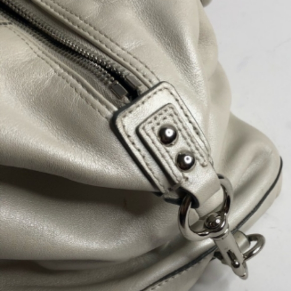 Coach bag medium size tan color.  Excellent shape - Picture 8 of 8